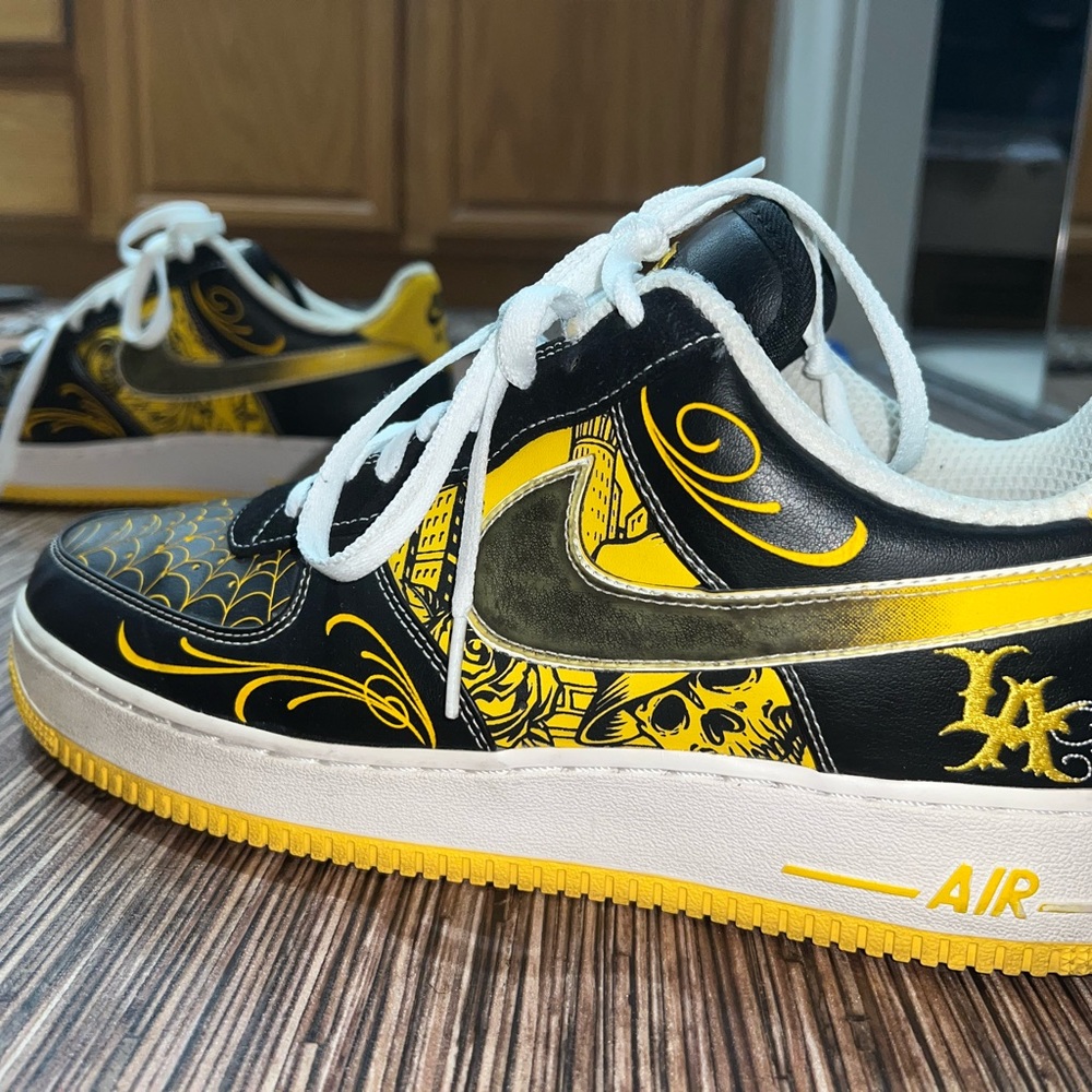 Nike Air Force 1 Low // Mr. Cartoon Livestrong Mens Size 10.5